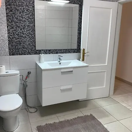 Habitación en casa particular Luxury In Shared A Cristianos Playa Aire Conditioner Privada Stanza *